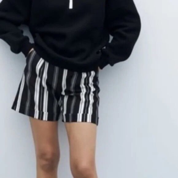 ZARA Black & White Shorts - Like New. - Picture 3 of 7